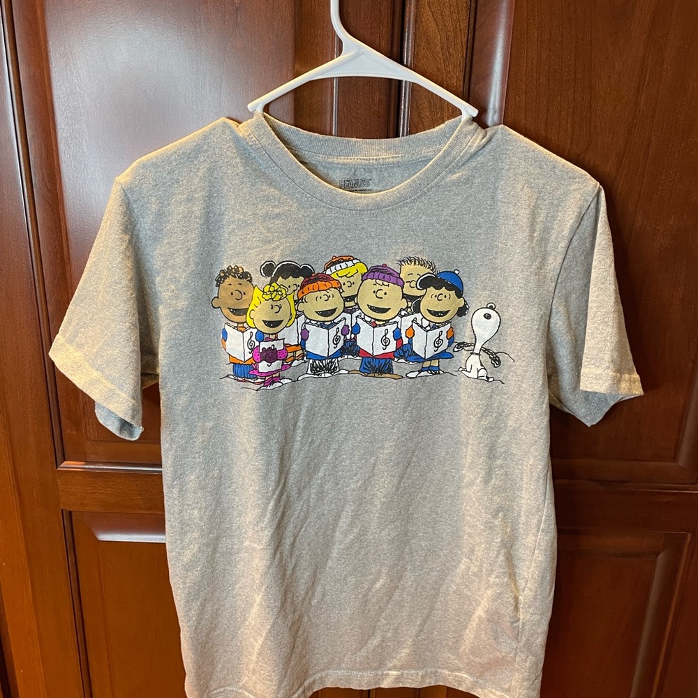 Peanuts Christmas Caroling Tshirt  Size M Gray